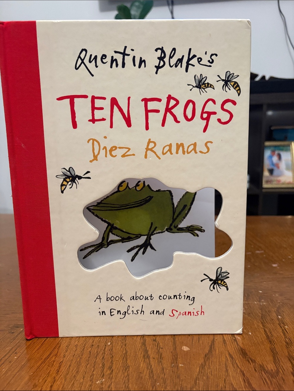 Ten Frogs / Diez Ranas - Children's Bilingual Book (Red & Cream)
